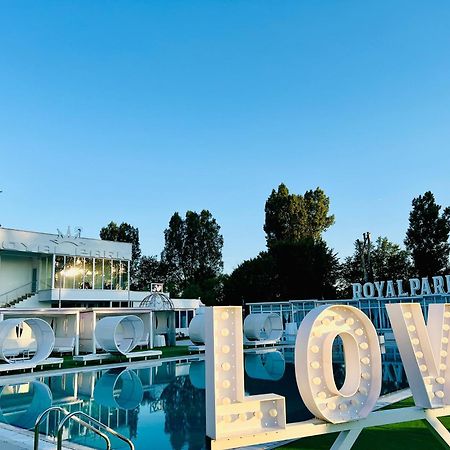 Royal Park Complex Hotel Bascov Bagian luar foto