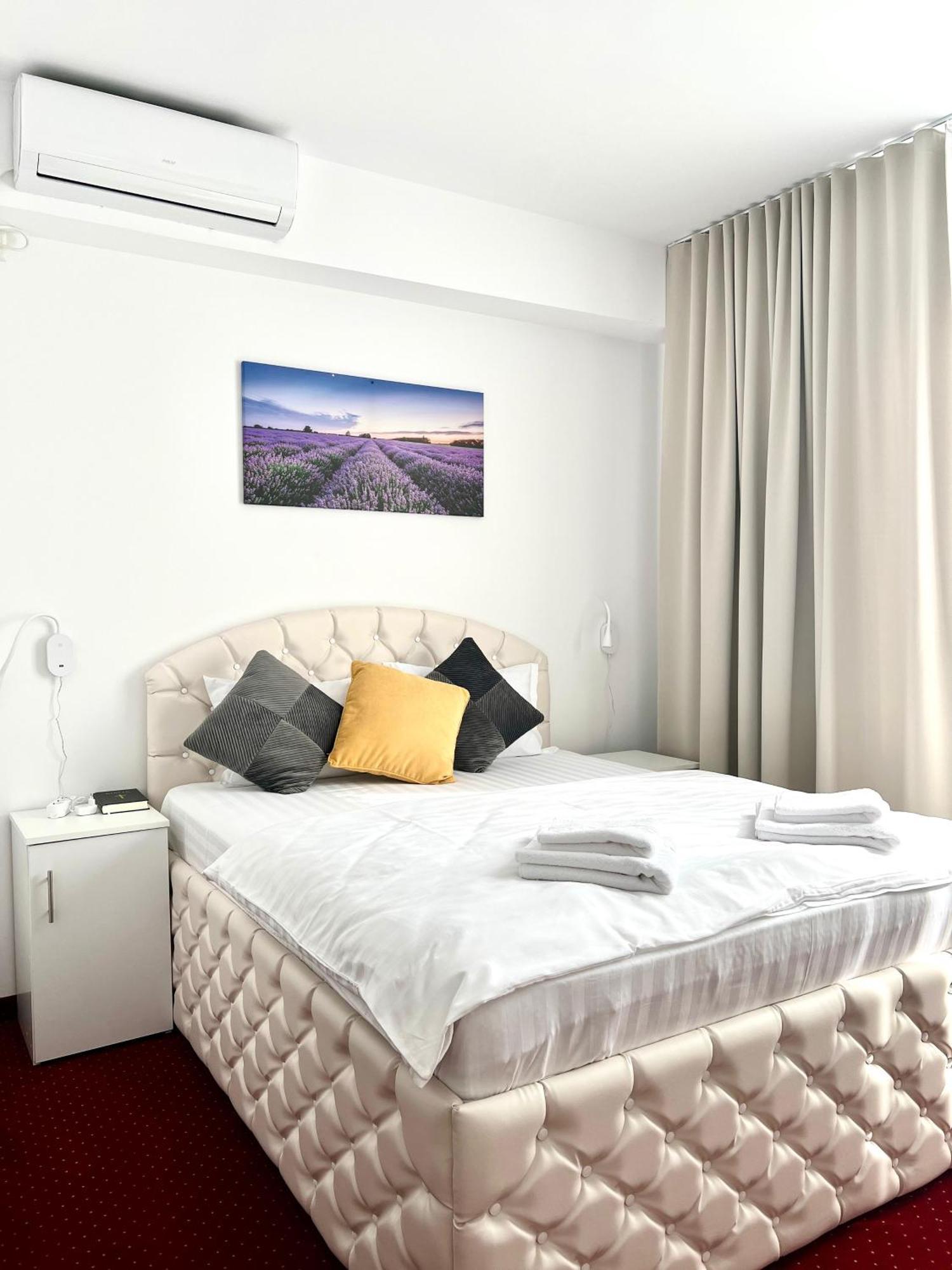 Royal Park Complex Hotel Bascov Bagian luar foto