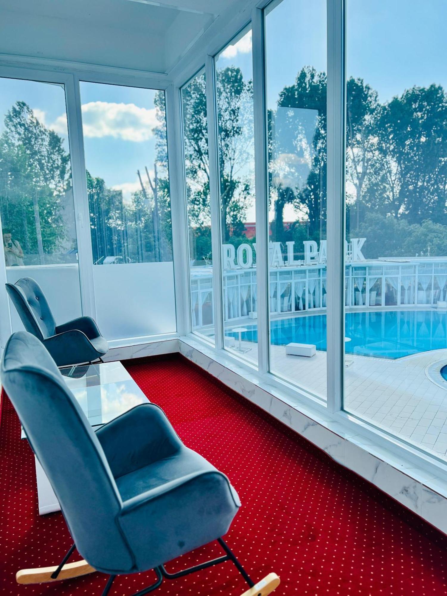 Royal Park Complex Hotel Bascov Bagian luar foto