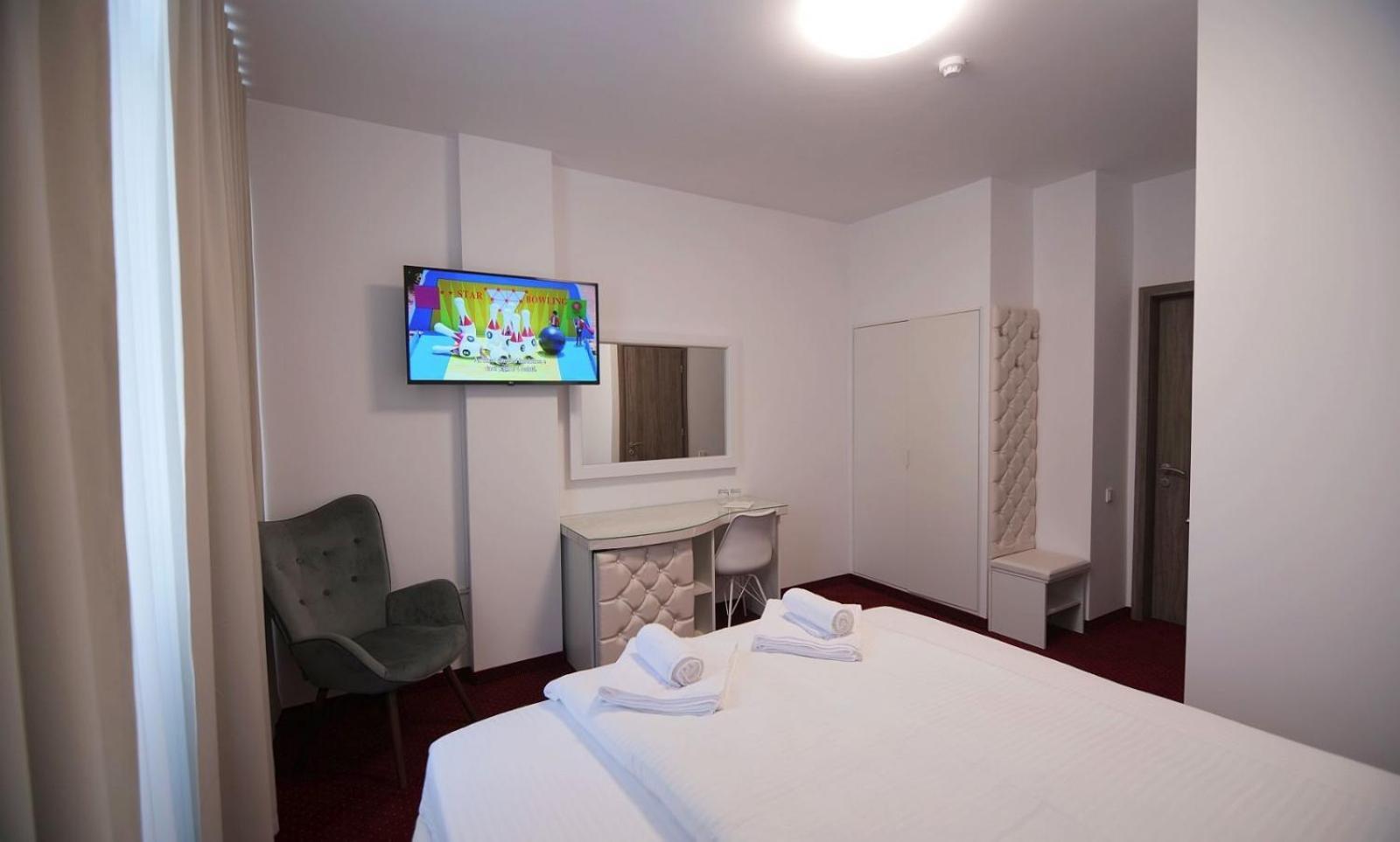 Royal Park Complex Hotel Bascov Bagian luar foto