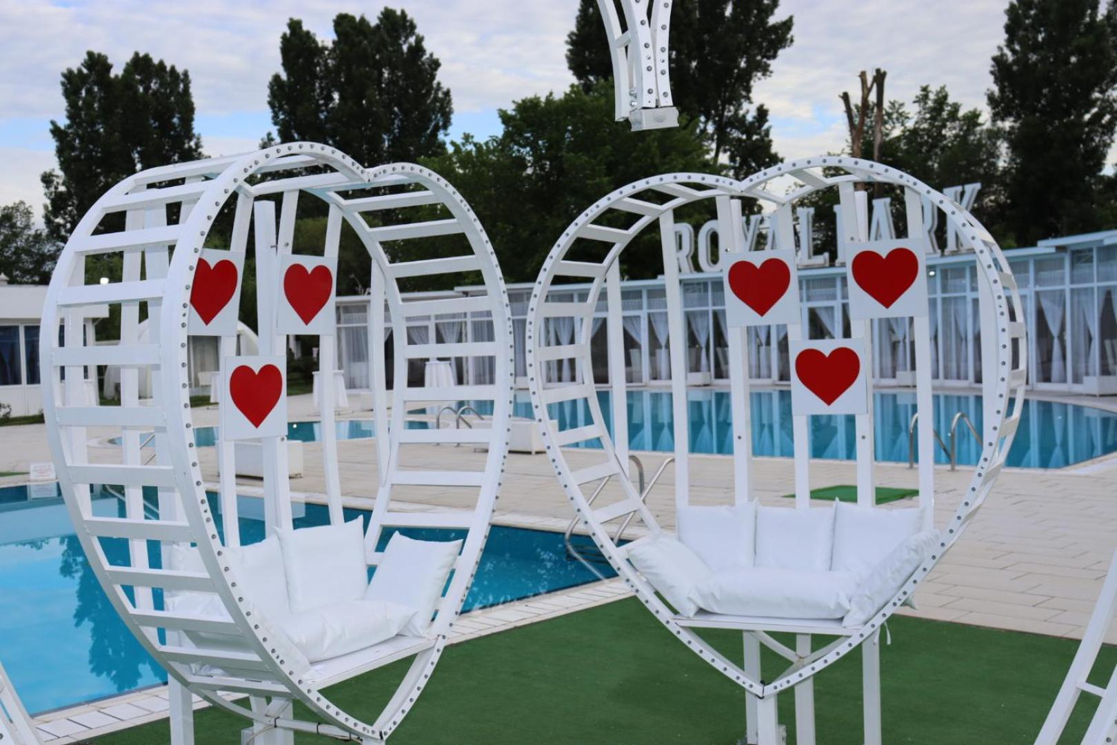 Royal Park Complex Hotel Bascov Bagian luar foto